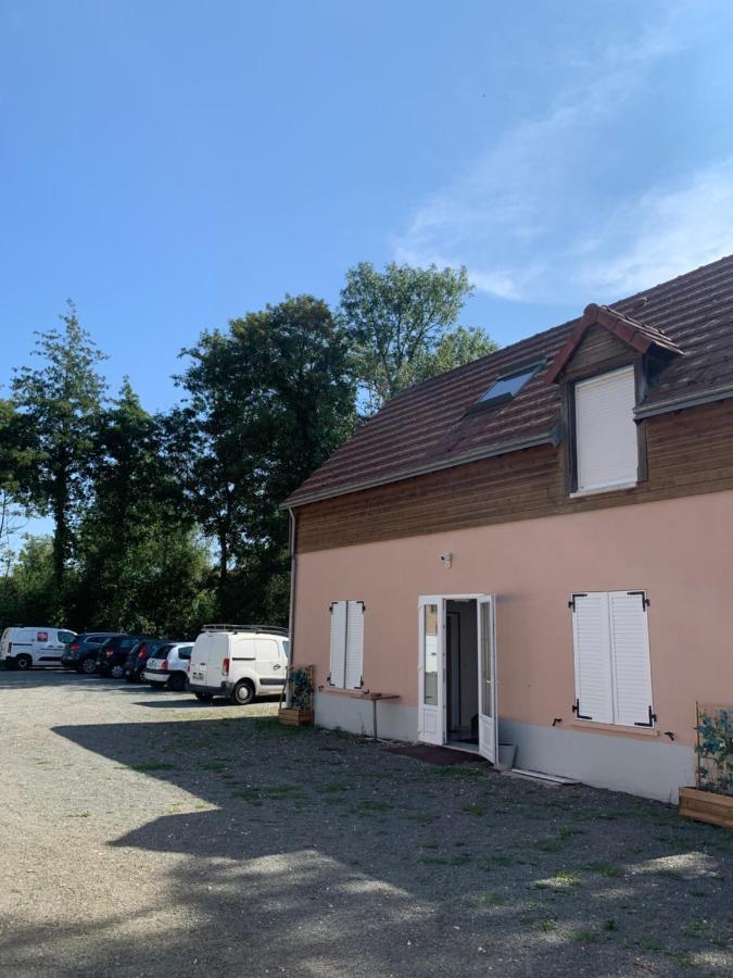 Kangourou A Moustache Thivars Exterior photo